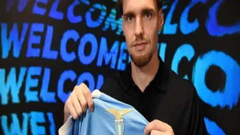 “曼联难题：低薪比例下难掩高薪低效，根源揭晓”